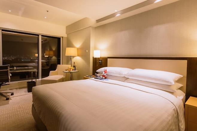 코트야드 홍콩 하버 뷰 객실 ⓒ메리어트 인터내셔널