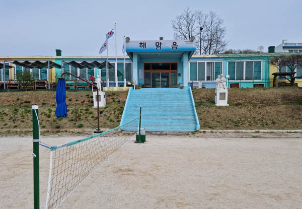 대전시 유성구에 위치한 국내 유일의 학교폭력 피해자 기숙학교인 ‘해맑음센터’의 본관 입구 / 송윤경 기자