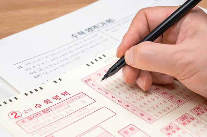 2024수능은 예년 비교해 쉬워질 수 있지만 기본 틀은 유지할 것으로 전망된다.