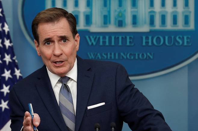 미 NSC 조정관 “일부는 원래 소스서 변경돼” 존 커비 미국 백악관 국가안보회의(NSC) 전략소통조정관이 10일(현지시간) 백악관 정례 브리핑에서 기자들의 질문에 답하고 있다. 로이터연합뉴스