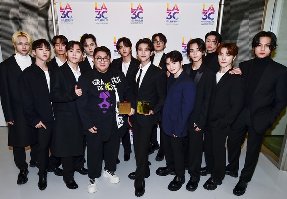 Boy band Seventeen with HYBE founder Bang Si-hyuk pose for the photo after winning Culture Ambassador Award at the LA Capital of Culture & Creativity festival in Los Angeles on Dec. 9. [YONHAP]