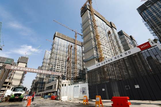 공사현장에서 특수형태 근로종사자를 사용하는 경우에도 '중대재해 처벌 등에 관한 법률'에 따른 안전보건 확보의무 차원의 조치를 충실히 이행해야 한다는 의견이 제기됐다. /사진=뉴스1