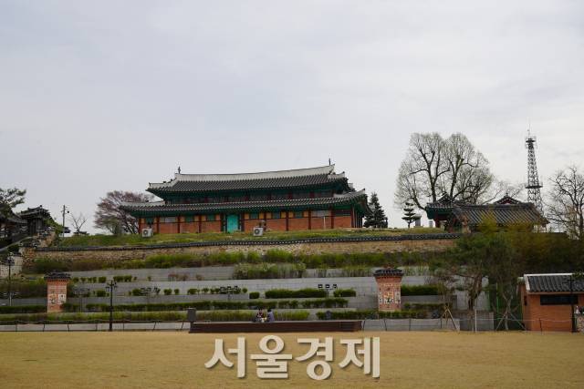 강화도 강화읍교회 전경. 전형적인 한옥 형식이다.