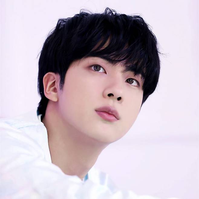 방탄소년단 진, 샤잠 '글로벌 주간 톱10' 20회 1위..K팝 아티스트 최초·최장 '2023년 최장 1위'