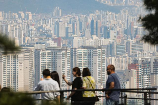 서울 남산에서 바라본 시내 아파트 모습. 연합뉴스