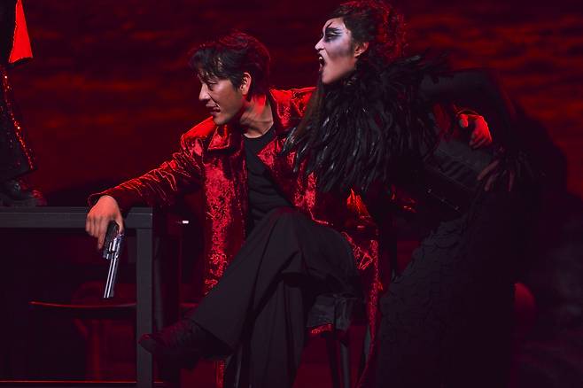 Park Hae-soo plays Mephisto in "Faust" (LG Art Center/Sem Company)