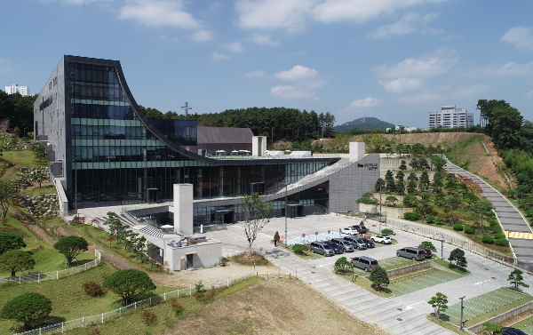 용인제일교회가 2019년 건축한 새 예배당 ‘글로리센터’ 전경. 용인제일교회 제공