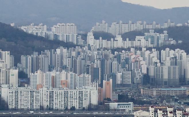 미분양 쌓이자 한계 몰린 건설사 줄줄이 폐업행렬