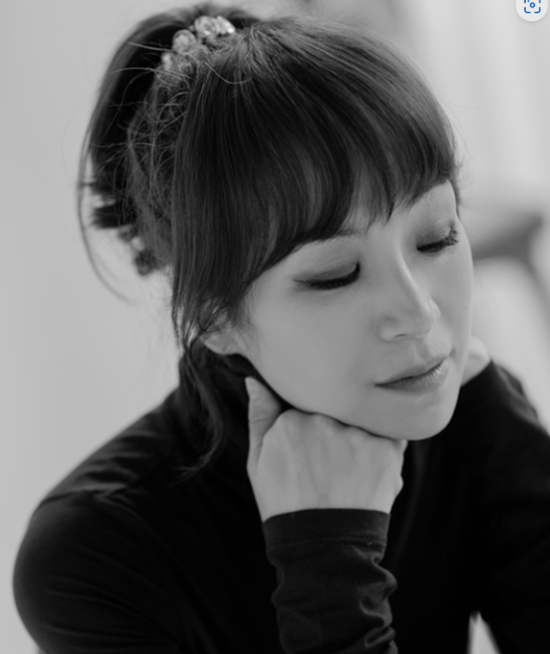 최근 자작곡 '청춘에'도 잔잔한 반응을 내고 있다. 전유나는 오랜 시간 함께 만났던 사람들을 회상하며 관조적으로 인생을 바라보는 느낌의 곡"이라고 설명했다. /전유나