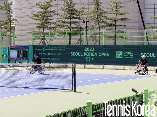 남자복식 경기에 출전한 임호원(사진 왼쪽)