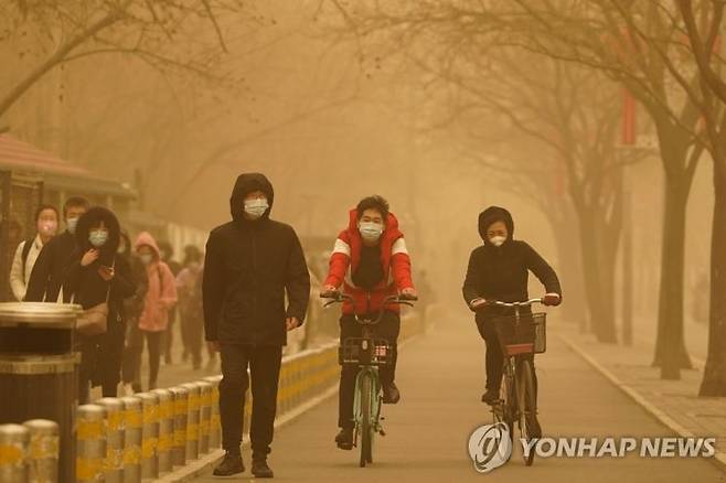 황사로 뒤덮인 중국 베이징 거리 [이미지출처=AP연합뉴스]