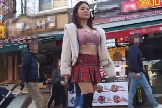 키아라키티가 경찰에게 제지받았던 당시 입은 옷차림. 사진 SNS 캡처