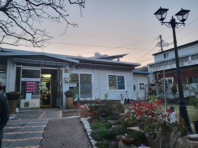 보랏빛 정원 내 에벤에셀 꽃 공방/사진=강찬미 여행+기자