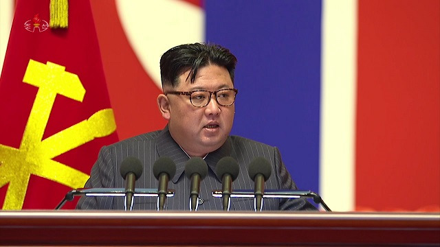 북한은 전날 신형 대륙간탄도미사일(ICBM) '화성-18형' 시험발사를 했다고 14일 조선중앙통신을 통해 밝혔다. 김정은 북한 국무위원장은 현장을 참관하고 "공세적인 대응을 가하여 극도의 불안과 공포에 시달리게 할 것"이라고 밝혔다. /조선중앙TV 캡쳐=뉴시스