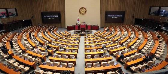 13일 서울 여의도 국회에서 전원위원회가 열리고 있다. 뉴스1