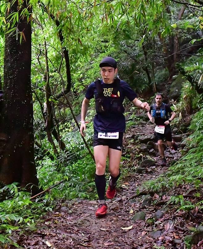 ‘2019 노스페이스 100 코리아’ 50km 남자 부문 우승자 김지섭 선수. <사진 제공=영원아웃도어>