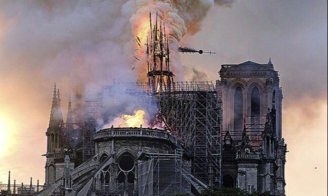 2019년 4월 프랑스 파리 노트르담 대성당이 불길에 휩싸인 모습. 세계일보 자료사진