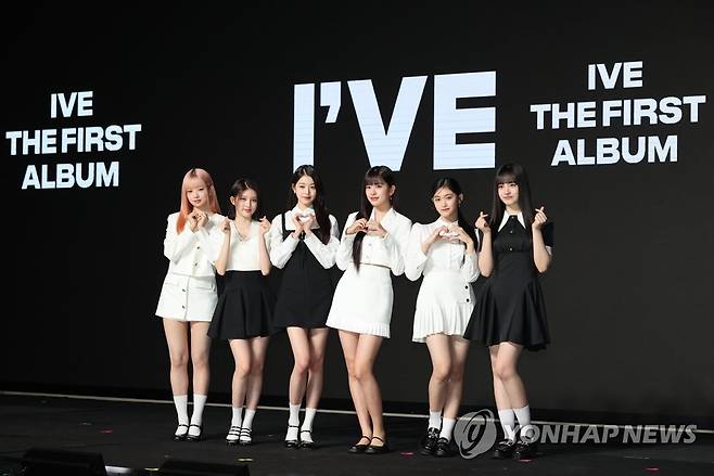 아이브, 첫 정규 앨범 "I've IVE"으로 컴백 (서울=연합뉴스) 류효림 기자 = 그룹 아이브가 10일 서울 여의도 콘래드호텔에서 열린 첫 정규 앨범 'I've IVE' 발매 기념 기자간담회에서 포즈를 취하고 있다. 2023.4.10 ryousanta@yna.co.kr