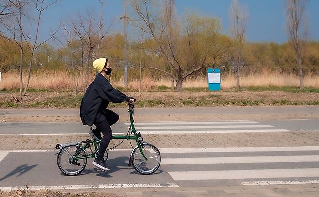 자전거를 타는 시민[라이트브라더스 제공]