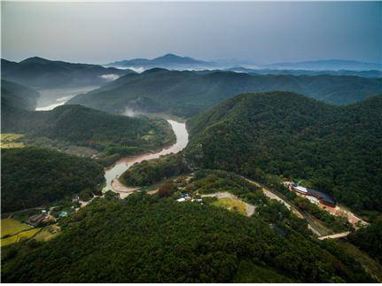[울산=뉴시스] 국보 285호 반구대암각화가 위치한 울산시 울주군 언양읍 대곡천 일원. 2021.09.27. (사진=울산암각화박물관 제공) *재판매 및 DB 금지
