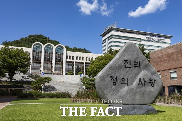 상명대 휴먼지능로봇공학과 학생들이 한국로봇종합학술대회에서 우수논문상을 수상했다. / 상명대