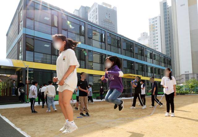 경기 김포시 마산동 은여울초등학교에 설치된 모듈러 교실(임시 교사) 모습. 뉴스1