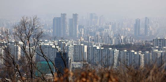 18일 국토교통부는 '부동산투자회사(리츠) 관리체계 개편을 위한 민관합동 TF(태스크포스)' 첫 회의를 개최해 현행 리츠의 관리·감독체계를 재검토해 현행 현장의 목소리를 반영하고 시장의 변화에 선제적으로 대응하는 방안을 만들겠다고 밝혔다. 정부는 이러한 논의 과정에서 리츠협회와 각종 부동산 전문가, 투자자들의 의견을 적극적으로 수용할 방침이다./사진=뉴시스