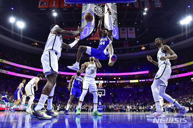 [필라델피아=AP/뉴시스]NBA 필라델피아, 브루클린 잡고 PO 2연승. 2023.04.17.