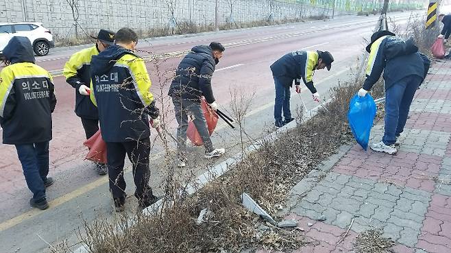 진천 은암산단 환경정화 활동 모습. 진천군 제공