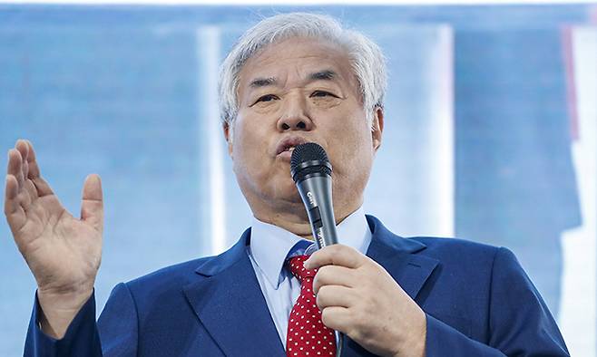 전광훈 사랑제일교회 목사가 지난 17일 서울 성북구 사랑제일교회에서 열린 '국민의힘, 공천권 폐지하고 후보자 경선을 하라' 기자회견에서 발언하고 있다. 뉴스1