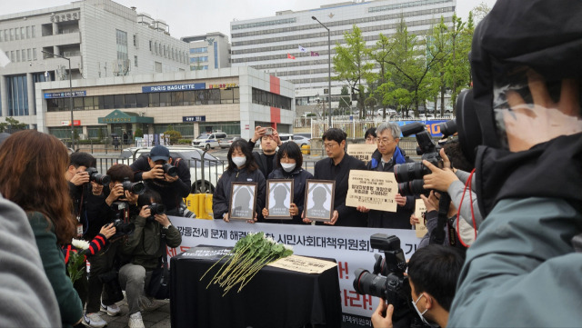 18일 오전 용산 대통령실 이근에서 전세사기·깡통전세 문제 해결을 위한 시민사회대책위원회가 기자회견을 벌이고 있다. 정유민 기자