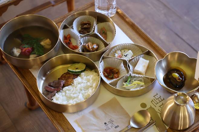 경복궁 별빛야행에서 맛볼 수 있는 소주방 '도슭수라상'. /연합뉴스