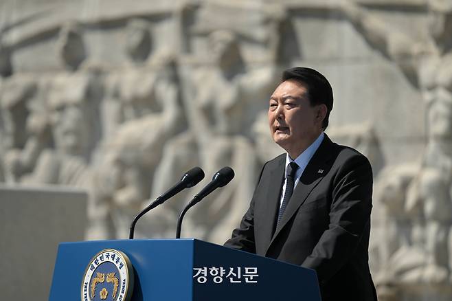 윤석열 대통령이 19일 서울 강북구 수유동 국립4.19민주묘지에서 열린 제63주년 4.19혁명 기념식에서 기념사하고 있다. 대통령실 제공