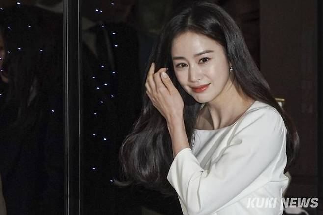 배우 김태희가 19일 오전 서울 강남구 바디프랜드 본사에서 열린 '바디프랜드 메디컬 팬텀 론칭쇼'에 참석하고 있다.