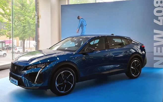 푸조 408의 옆 모습. /고성민 기자