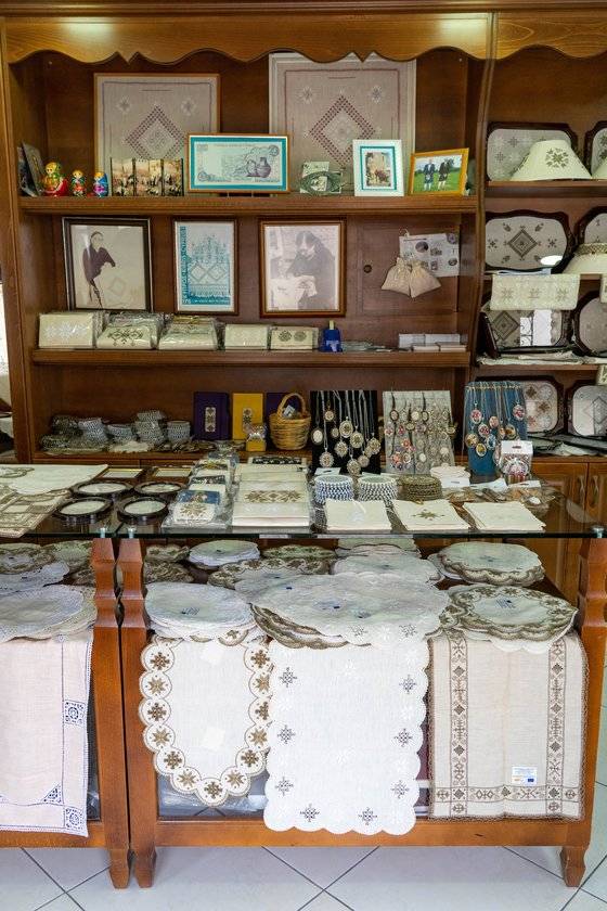 레프카라 지역의 전통 수공예 '레프카라티카'.