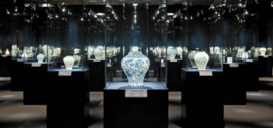 '조선의 백자, 군자지향’ 전시의 1부 ‘절정, 조선백자’에서는 국보·보물 등 42점의 대표작을 선보인다. [리움미술관]