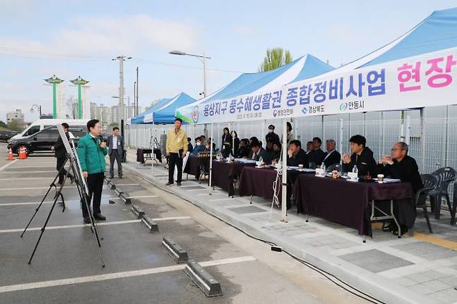 권기창 안동시장이 행정안전부 주관 ‘용상지구 풍수해생활권 종합정비사업’ 공모 선정을 위해 브리핑을 하고 있다. (안동시 제공) 2023.04.20