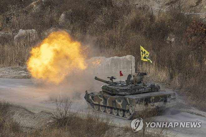 사격 훈련하는 육군 전차 [연합뉴스 자료사진]