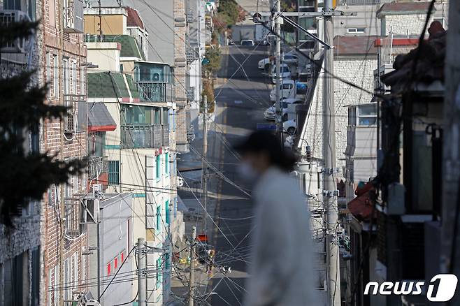 ‘전세사기 여파' HUG 강제경매 빌라 건수 1년새 4배 늘었다