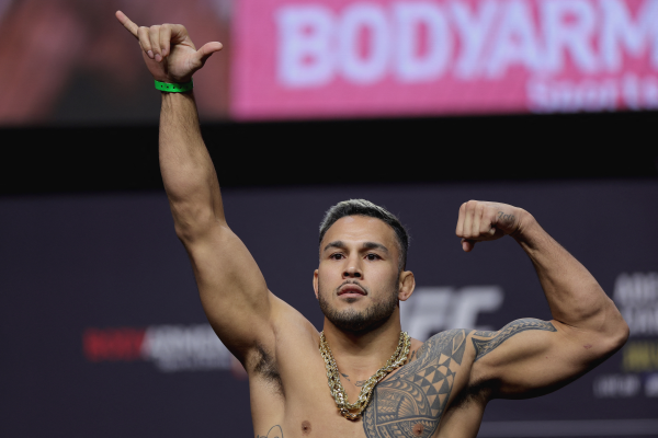 자신이 쿼터 코리안이라고 밝힌 브래드 타바레스. 그는 현재 14승으로 UFC 미들급 최다승 2위를 달리는 중이다. AFP=연합뉴스