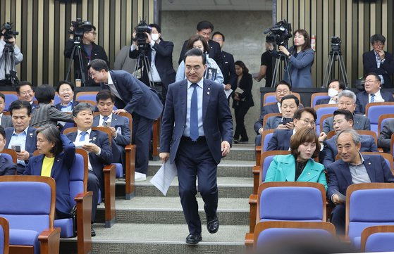 박홍근 더불어민주당 원내대표가 20일 국회에서 열린 의원총회에 참석하고 있다. [뉴스1]