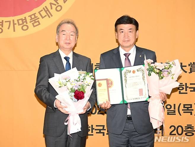 [광주(경기)=뉴시스] 광주시 조선백자요지가 ‘2023 대한민국명가명품 대회'에서 대상을 수상했다