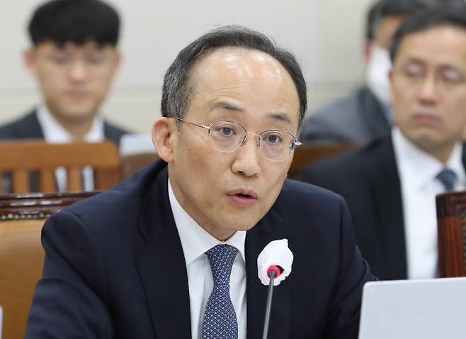 추경호 경제부총리 겸 기획재정부장관이 17일 오후 서울 여의도 국회에서 열린 기획재정위원회 전체회의에 출석해 의원 질의에 답하고 있다. (사진=뉴시스)