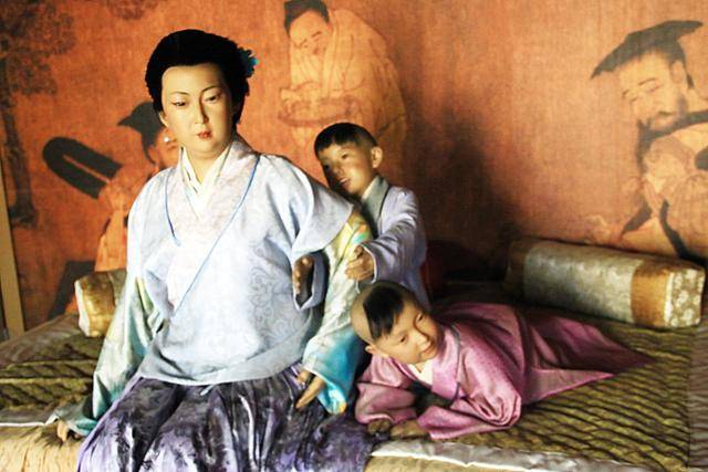 두보의 고향 상원에 고모와 두보, 사촌동생 모형을 전시해 놓았다. ⓒ최종명