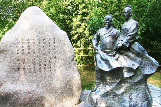 두 개의 가장 빛나는 별, 이백과 두보 동상. ⓒ최종명