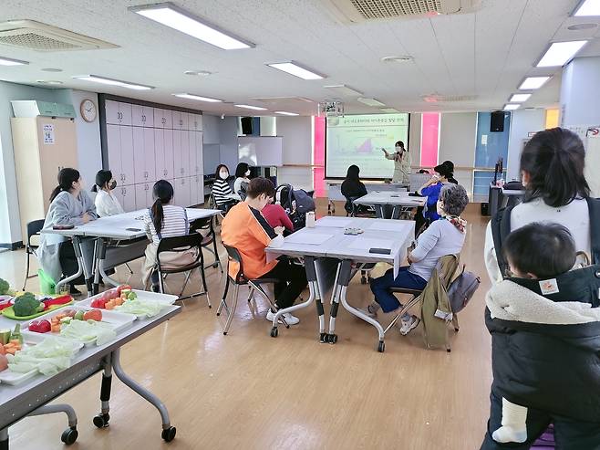 서울 광진구는 지난 21일 만5세 이하 자녀를 둔 보호자를 대상으로 '우리 아이 건강식단 만들기' 특강을 개최했다고 23일 밝혔다. (광진구 제공)