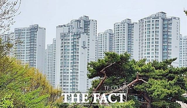 서울 강남4구에 있는 신축 대단지 아파트를 중심으로 지난해 최저가 대비 매매가 반등 사례가 늘고 있다. 사진은 서울 송파구 신천동 파크리오 전경. /권한일 기자
