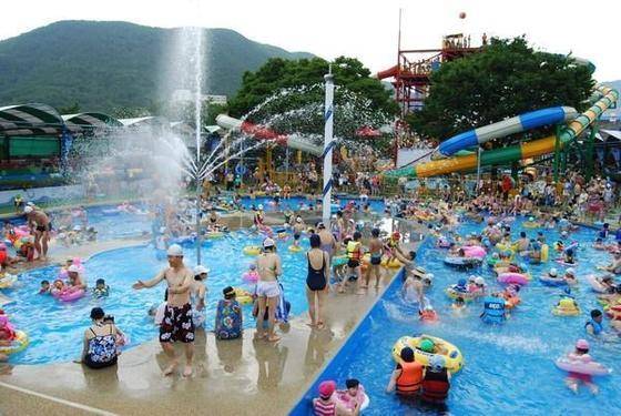 1980년대 신혼여행지로 인기를 누린 부곡하와이. [사진 창녕군]