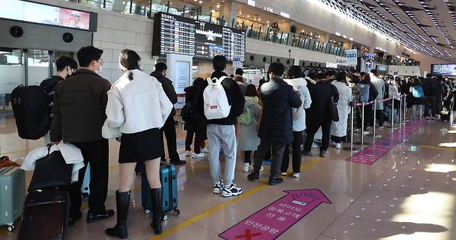 여행객들로 붐비는 김포국제공항 국내선 출국장 / 사진 = 매경DB